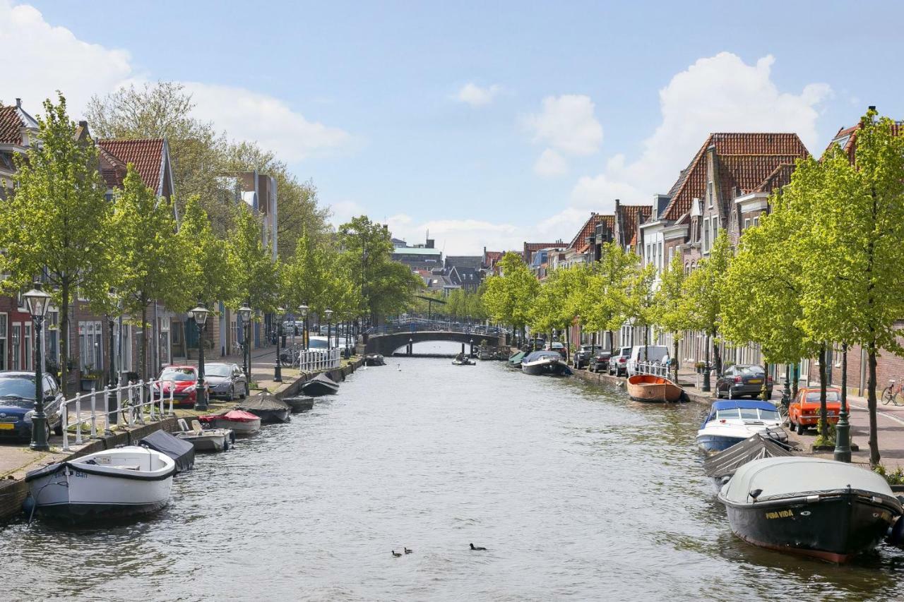 Tiny Monumental House In Down Town Leiden Apartment Exterior photo